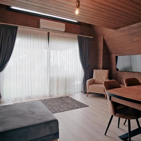 Ganita Tatil Koeyue 丸太小屋/バンガロー トラブゾン