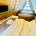 Ganita Tatil Koeyue *